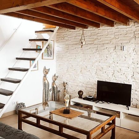 Beautiful Chalet With Wifi And Free Parking Arona  Exteriör bild