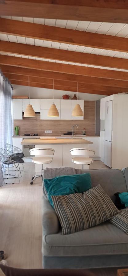 Beautiful Chalet With Wifi And Free Parking Arona  Exteriör bild
