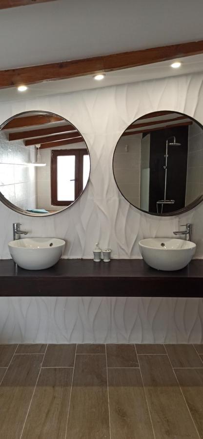 Beautiful Chalet With Wifi And Free Parking Arona  Exteriör bild