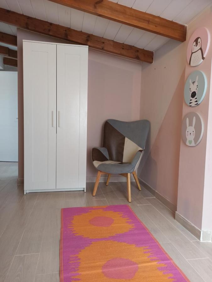 Beautiful Chalet With Wifi And Free Parking Arona  Exteriör bild
