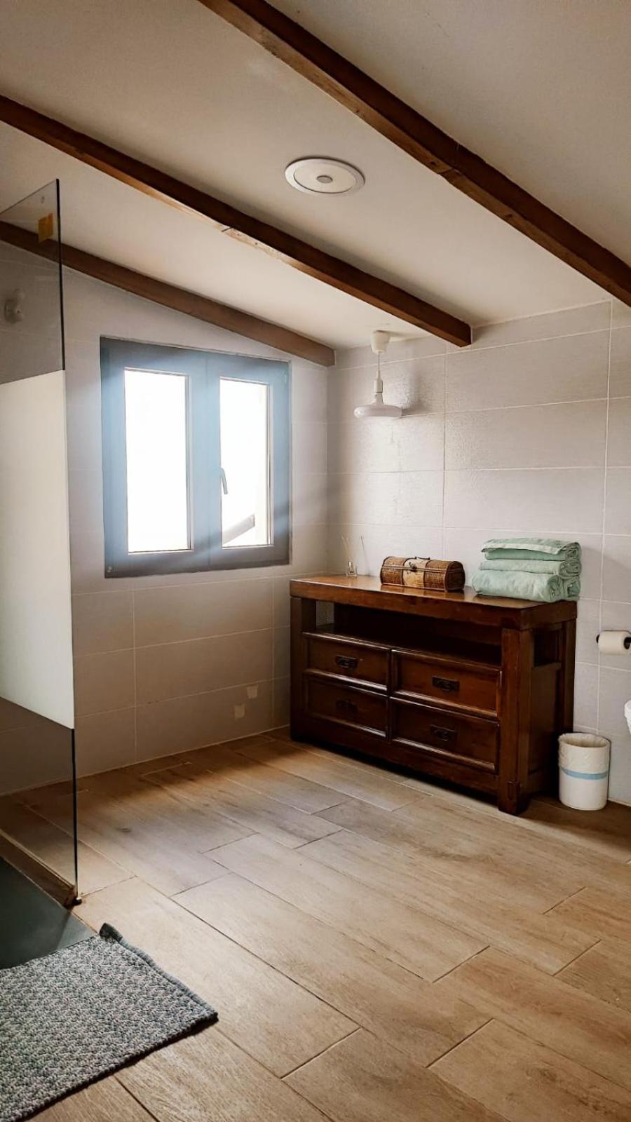 Beautiful Chalet With Wifi And Free Parking Arona  Exteriör bild
